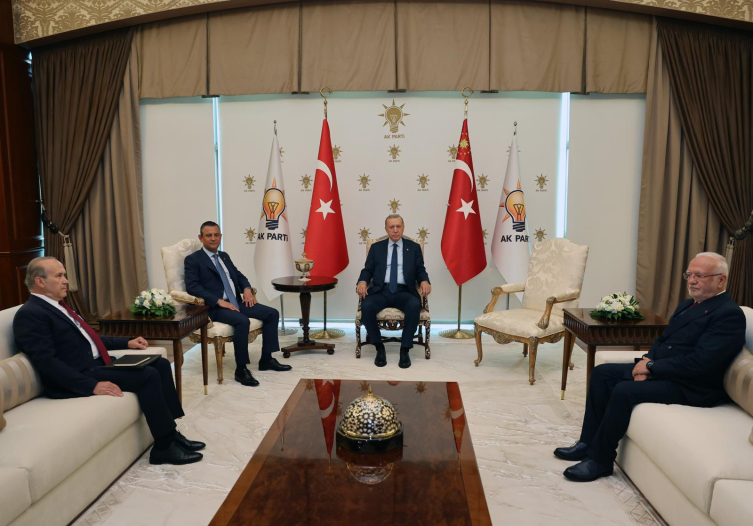 Cumhurbaşkanı Erdoğan ve CHP Genel Başkanı Özel görüşmesi sona erdi